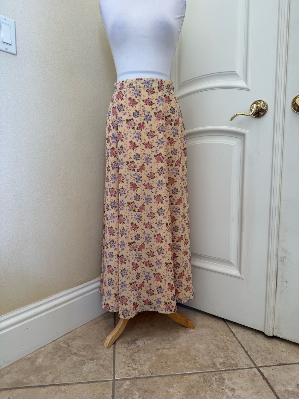 Y2K Liz sport yellow with rose pattern maxi skirt - Picture 3 of 4